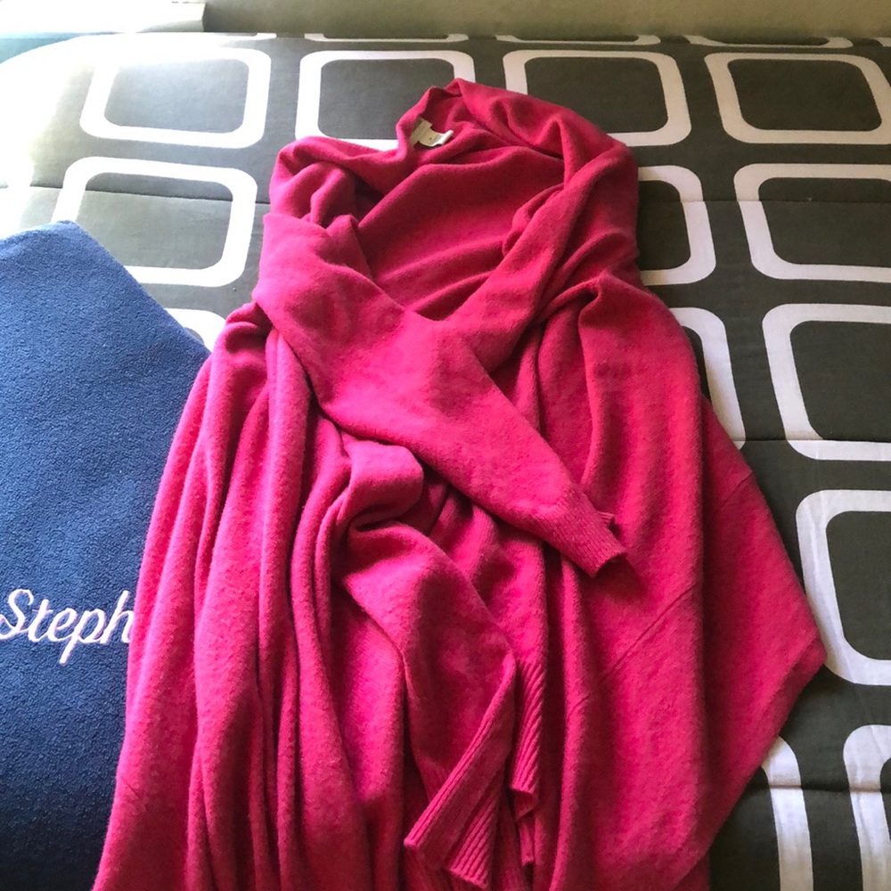 NEIMAN MARCUS CASHMERE SWEATER IN HOT PINK!!!